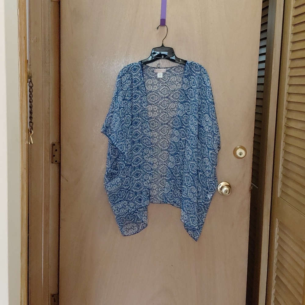Band of Gypsies Blue Printed Open-Front Kimono Shrug - Picture 3 of 4
